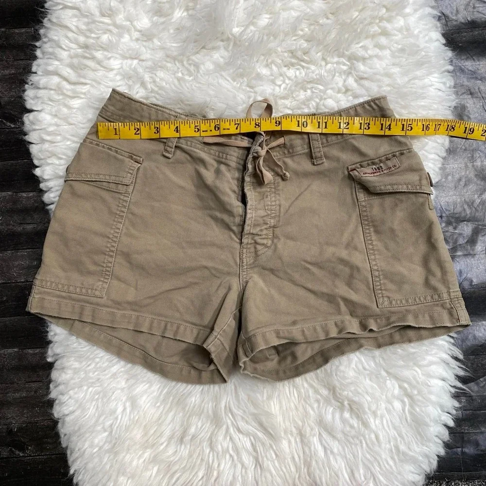 ABERCROMBIE & FITCH KHAKI TAN CARGO LOW RISE SHORTS 100% COTTON